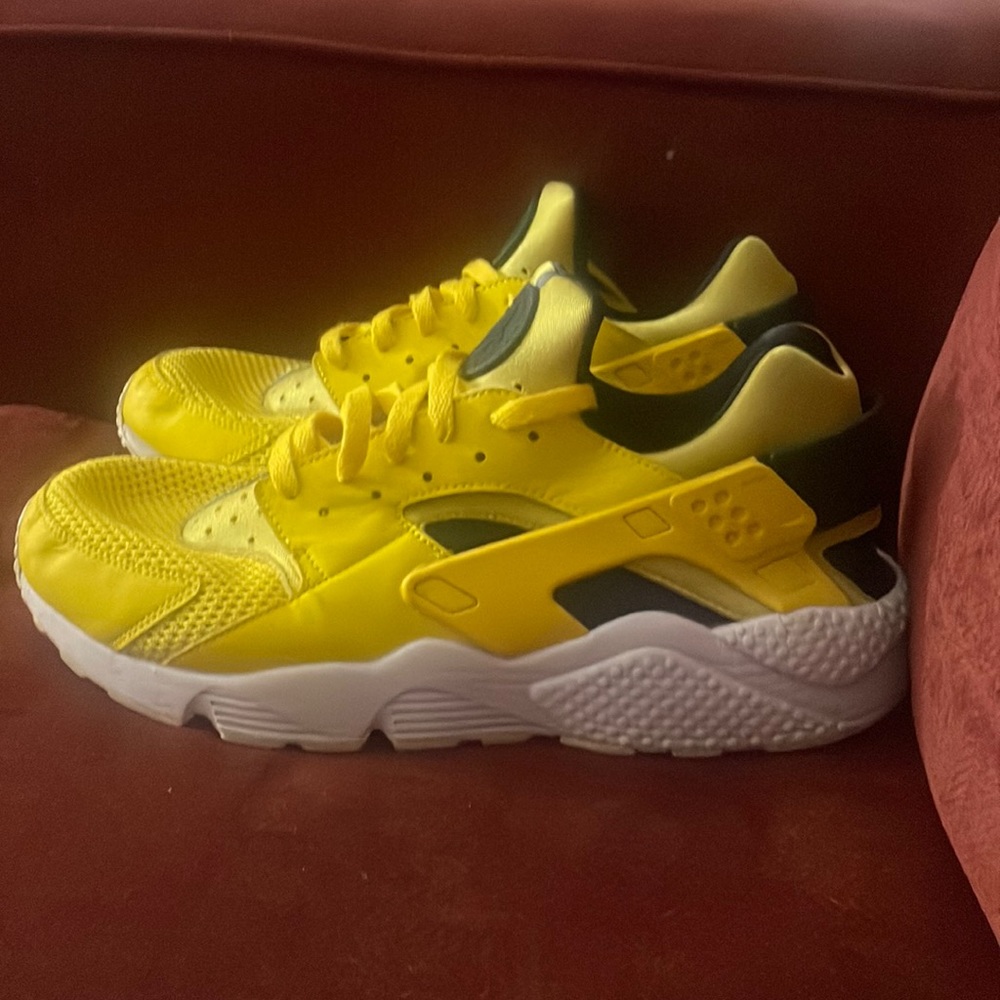 Nike Air Hurrache size 13 running shoe.
